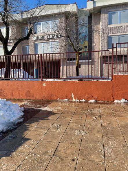 Entrada a colegio ya limpia
