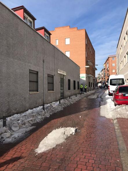 Calle casi limpia de nieve