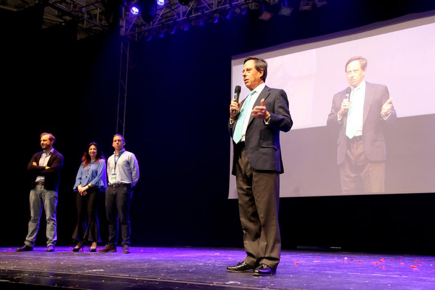 Inauguración Final Nacional Young Business Talents - Imagen de un orador en un momento de su charla.