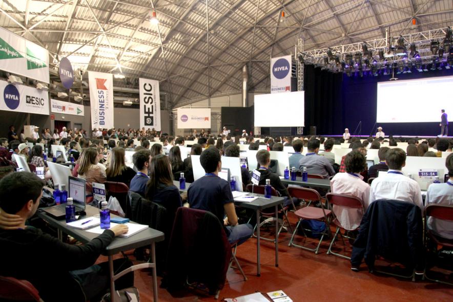 Inauguración Final Nacional Young Business Talents - Imagen lejana del escenario.