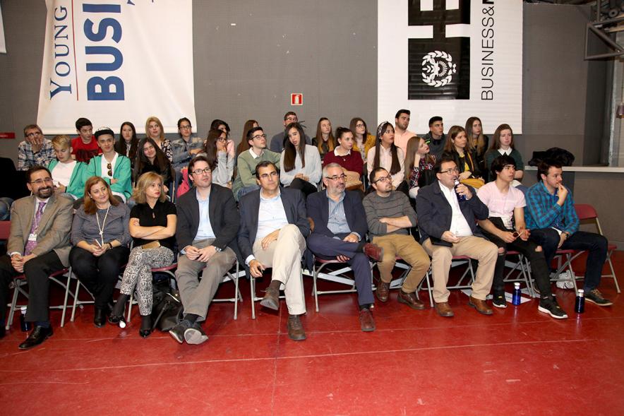 Inauguración Final Nacional Young Business Talents - Imagen de las autoridades al acto.