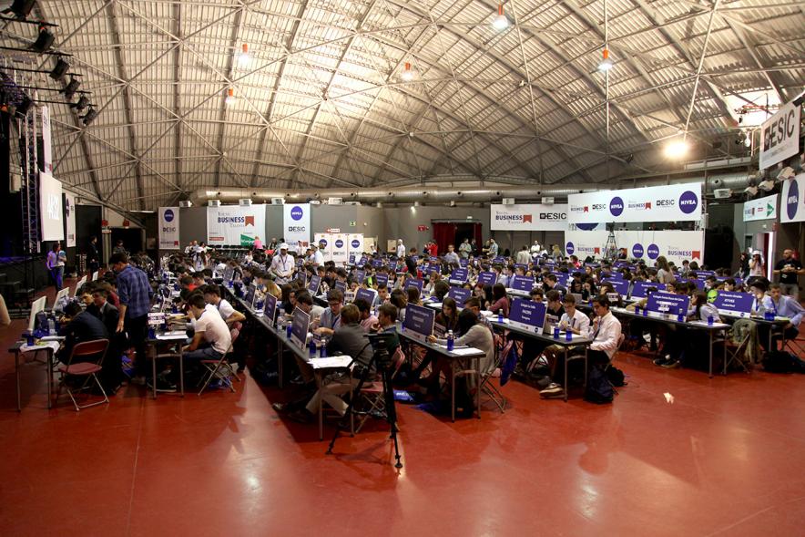 Inauguración Final Nacional Young Business Talents - Imagen general de los jóvenes asistentes.