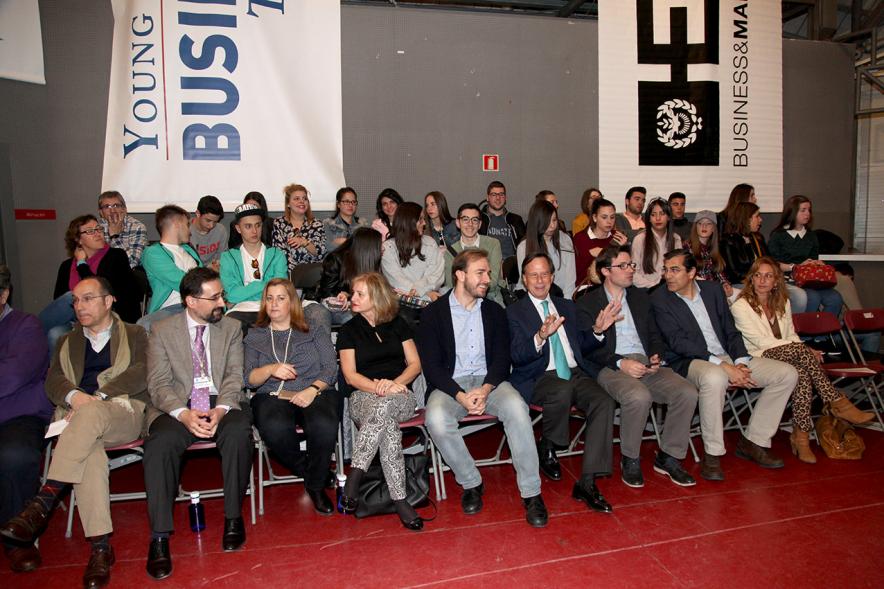 Inauguración Final Nacional Young Business Talents - Imagen del alcalde García de Vinuesa junto a las autoridades asistentes al evento.