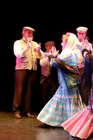 Participantes bailando