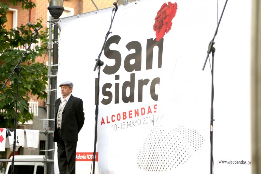 Hombre con traje típico de chulapo