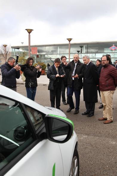 Alcalde Ignacio de Vinuesa, Javier Mateos CEO, concejal Luis Miguel Torres y autoridades. Presentación Empresa Zity - 2019