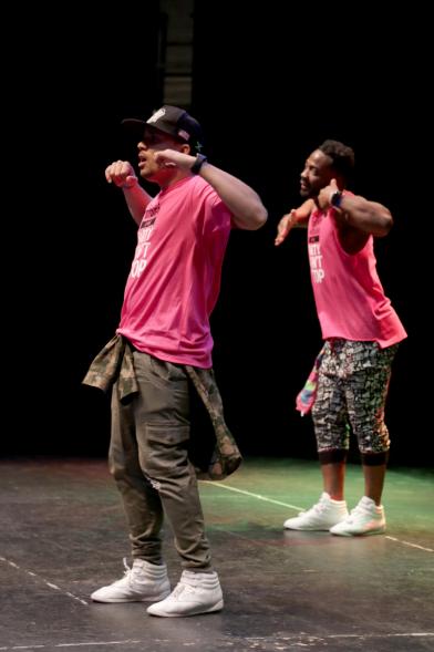 Masterclass Zumba Solidario AECC - Imagen de los profesores de zumba en un momento de la clase.