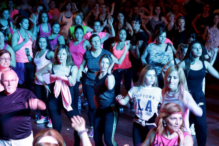 Masterclass Zumba Solidario AECC - Imagen del público asistente a la Masterclass de zumba.