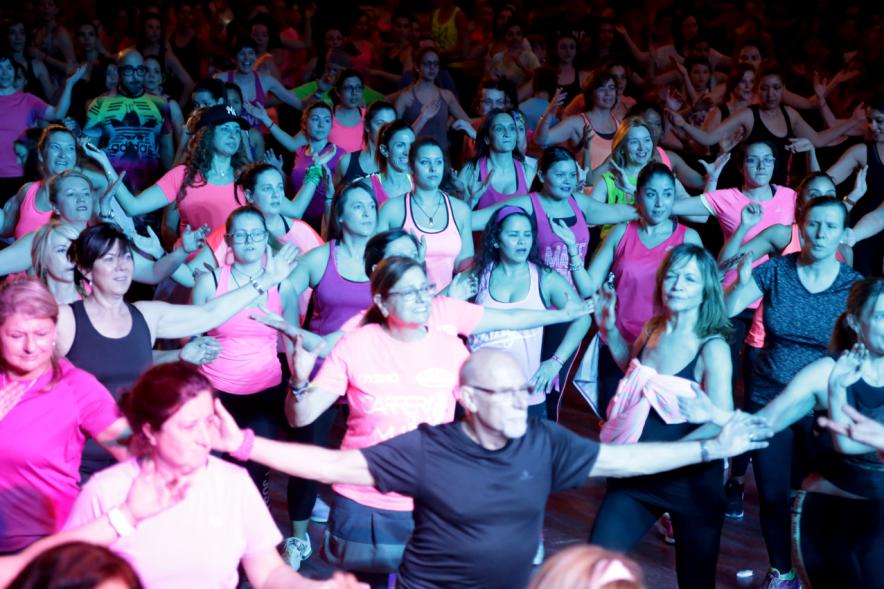 Masterclass Zumba Solidario AECC - Imagen del público asistente a la Masterclass de zumba.