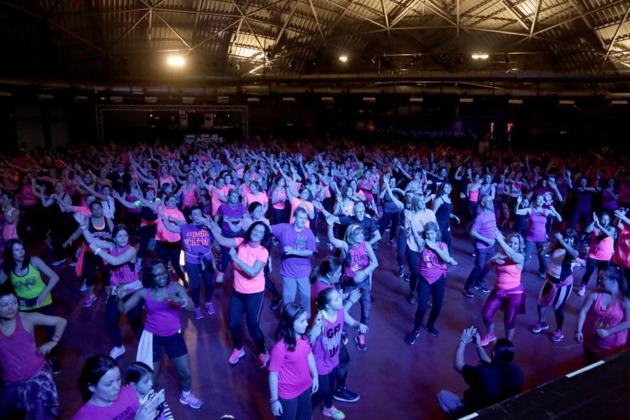 Masterclass Zumba Solidario AECC - Imagen del público asistente a la Masterclass de zumba.