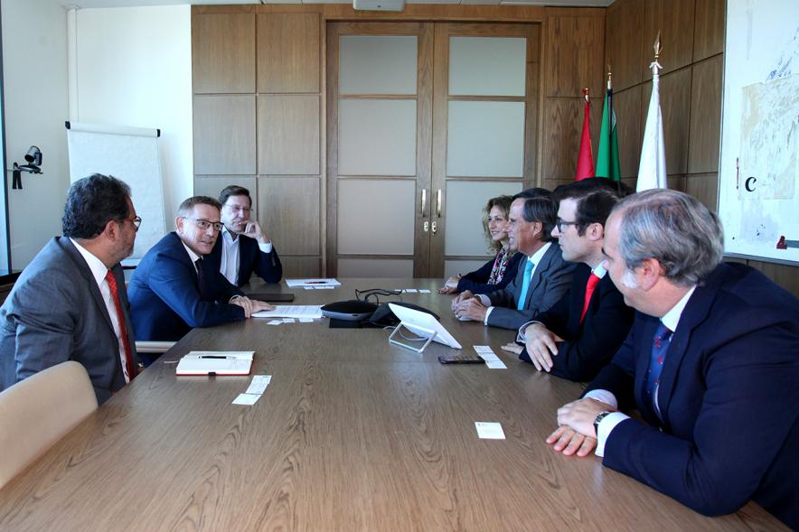 Representantes de ambas instituciones durante la reunión