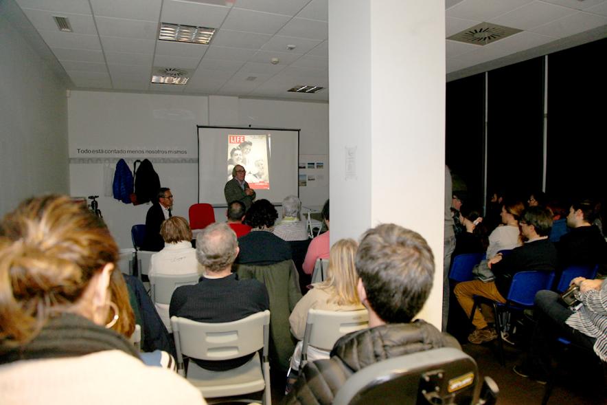 Vista general de los asistentes al evento. 