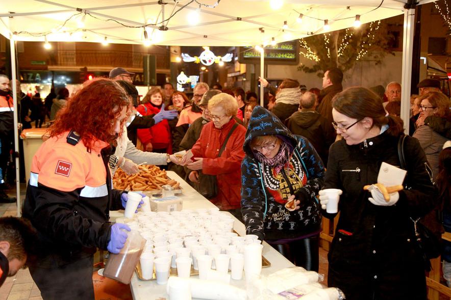 Encendido de Luces de Navidad 2018 - Imagen de la degustación del chocolate con churros.