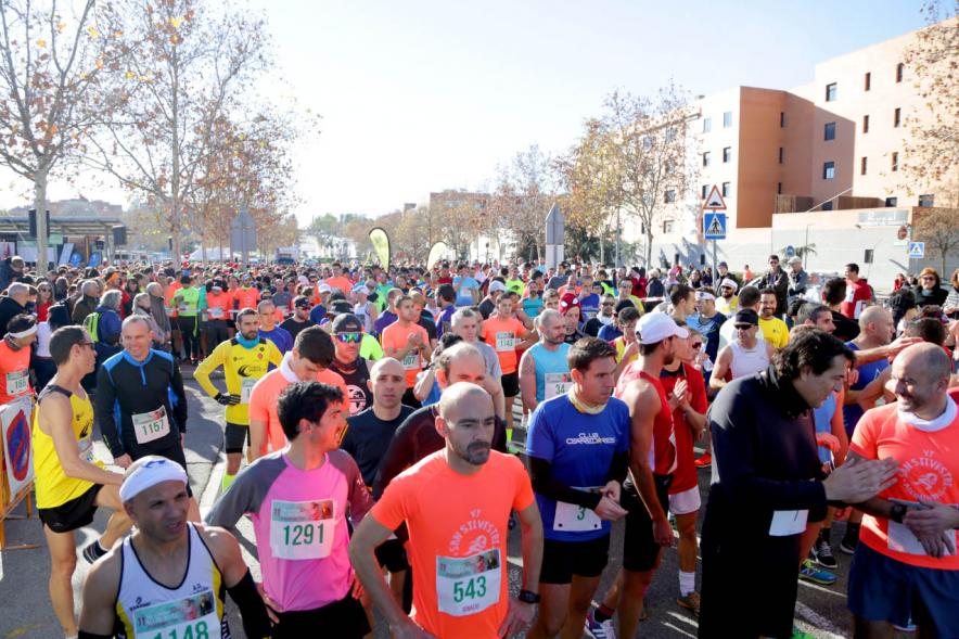 San Silvestre 2018 - Primer plano de los corredores preparando la salida.