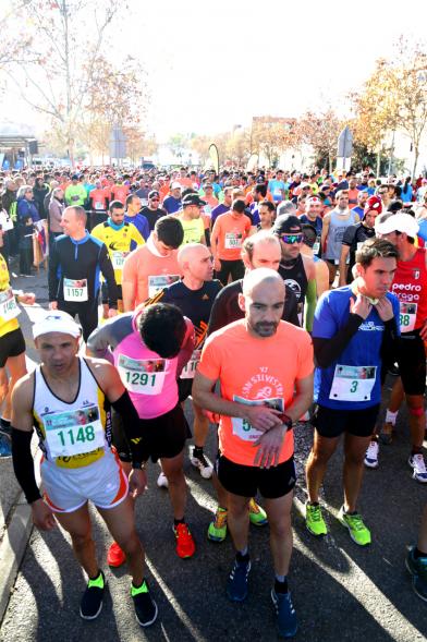 San Silvestre 2018 - Primer plano de los corredores preparando la salida.