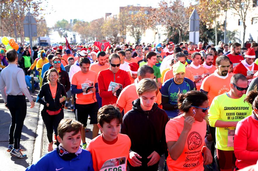 San Silvestre 2018 - Imagen central de la carrera, niños y adultos.