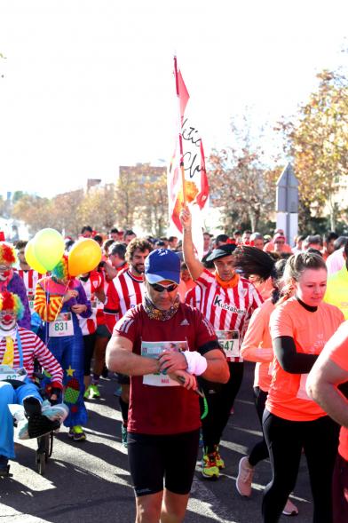 San Silvestre 2018 - Primer plano de los corredores preparando la salida.