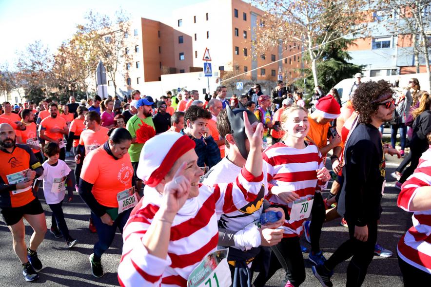 San Silvestre 2018 - Grupo de corredoras con el traje de presidiarias.