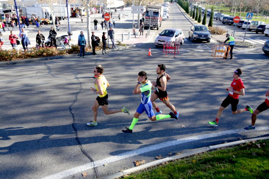 San Silvestre 2018 - Panorámica de la carrera a su paso por una glorieta.