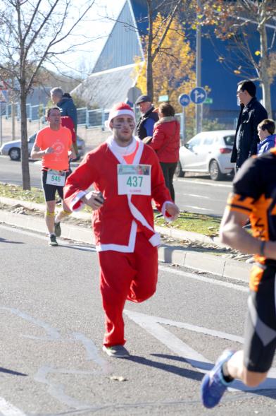 San Silvestre Imagen de un  corredor disfrazado de Papá Noel.