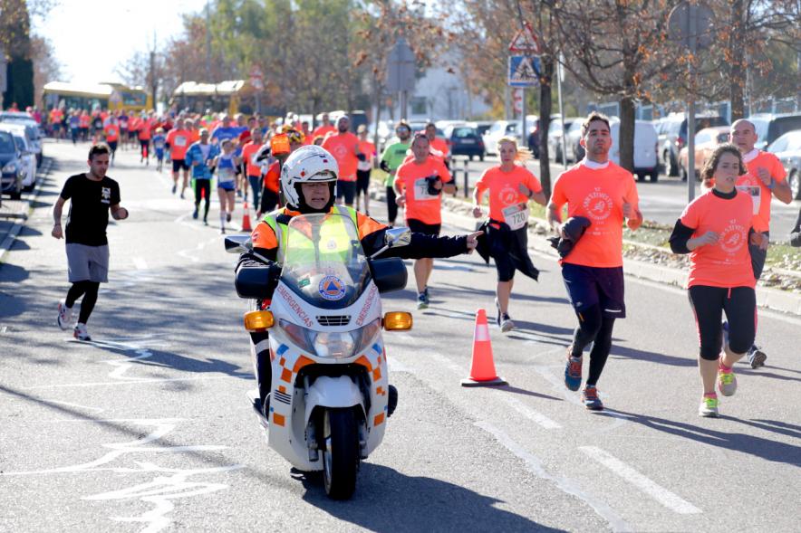 San Silvestre 2018 - Imagen de la carrera custodiada por la policía.