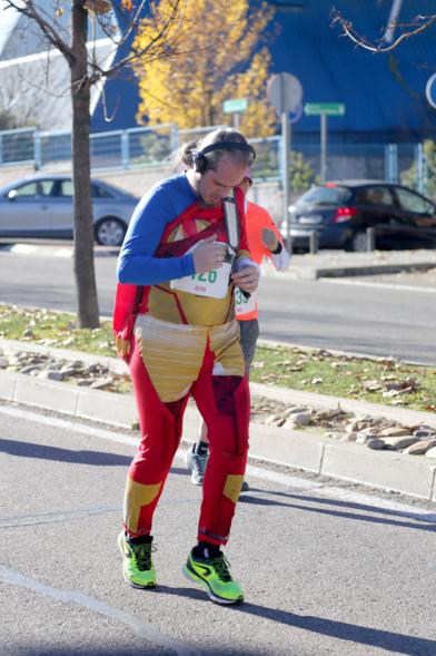 San Silvestre 2018 - Primer plano de un corredor disfrazad de superhéroe.