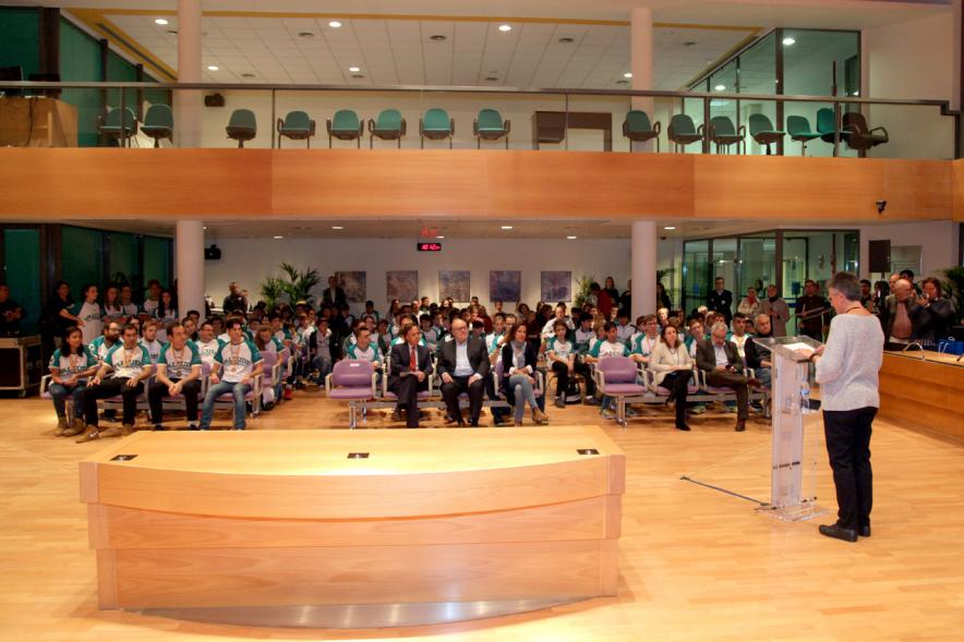 Recepción VALCUDE Alcobendas - Campeones de España - Panorámica del salón de Plenos  con las autoridades municipales.