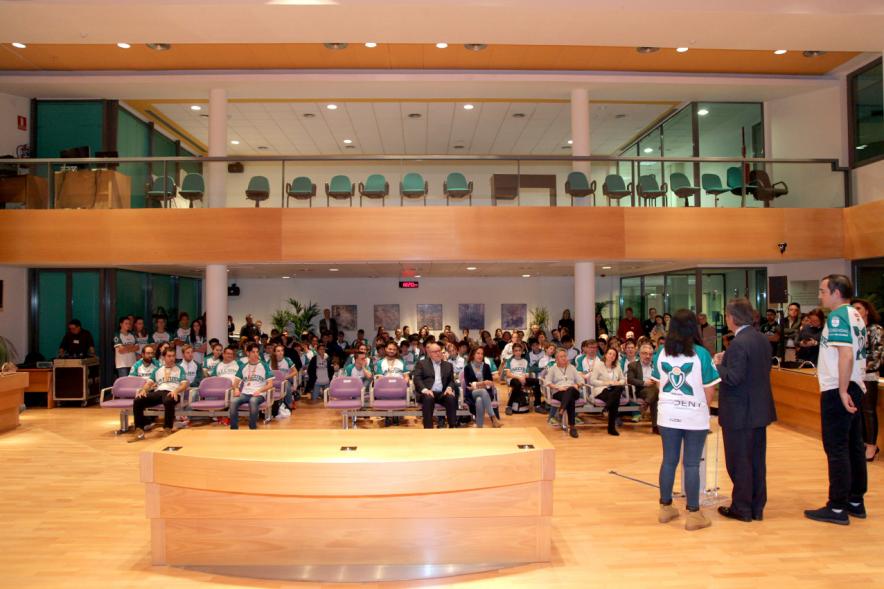 Recepción VALCUDE Alcobendas - Campeones de España - Panorámica del salón de Plenos  con las autoridades municipales y todo el equipo.