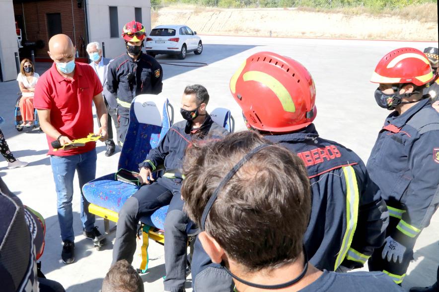 Visita y Presentación del Coche mas Seguro en Parque de Bomberos - Imagen de un momento de la demostración.