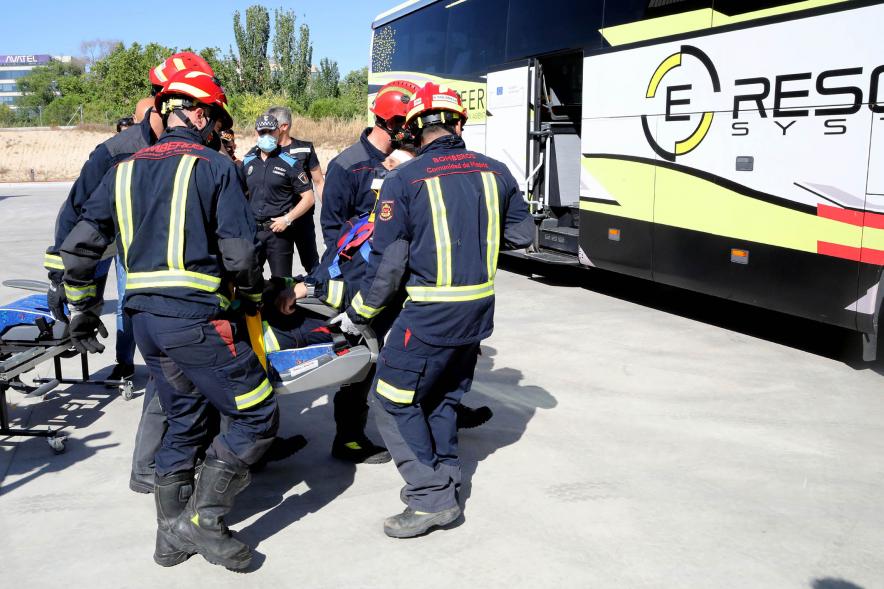  Visita y Presentación del Coche mas Seguro en Parque de Bomberos - Imagen de un momento de la demostración.