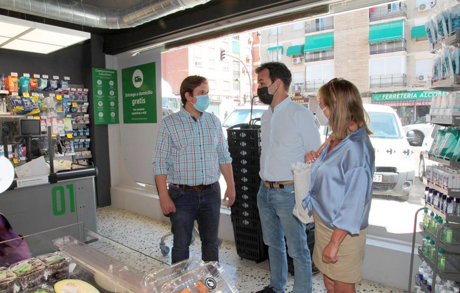 Concejales Polo y Fraile y Responsable Establecimiento