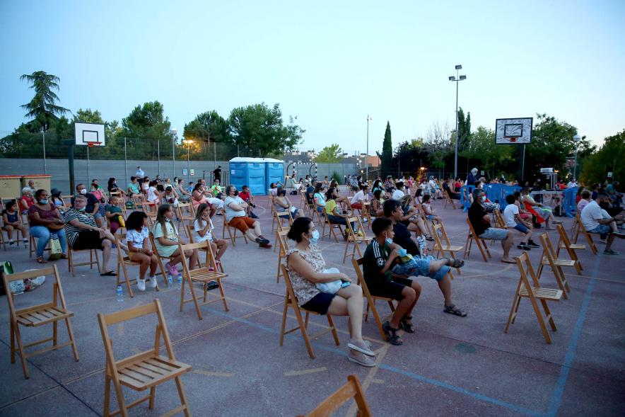 Cine de Verano -Imagen panorámica del público asistente.
