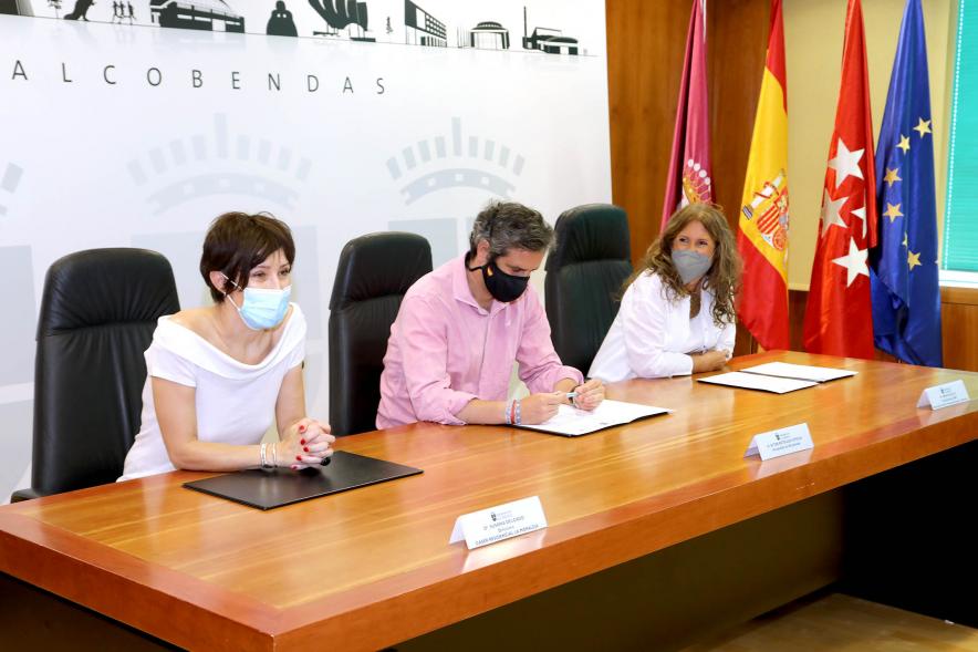 Representante de una de las partes en la firma del acuerdo