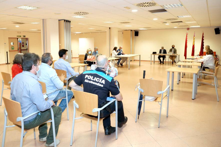  Junta de Distrito Urbanizaciones -  Imagen de la sala de reuniones con los vecinos y las autoridades municipales.