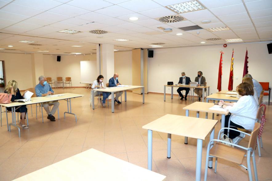  Junta de Distrito Urbanizaciones -  Imagen de la sala de reuniones con los vecinos y las autoridades municipales.