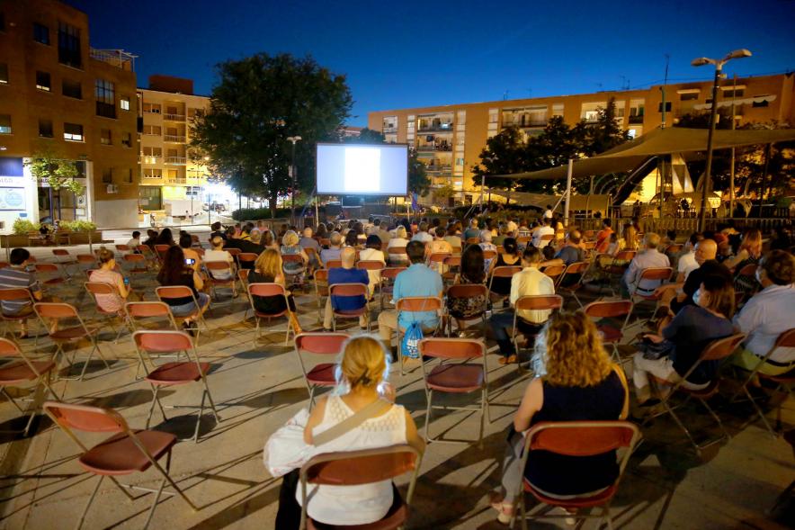 Fotonoche 2021 -  Imagen abierta de todos los asistentes al evento.