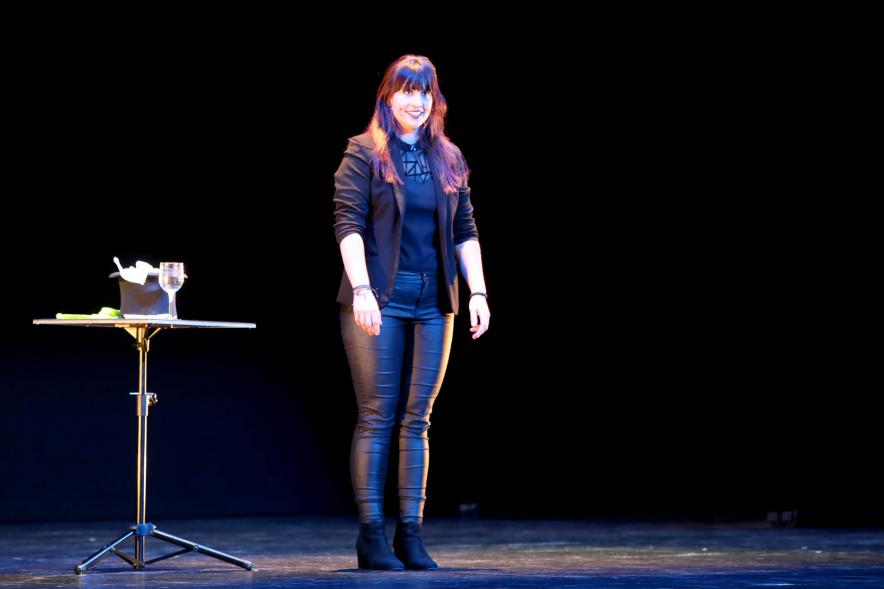  Gala de Magia a Favor del Pueblo Saharaui - Imagen de un momento de la actuación de la maga Martilda. 