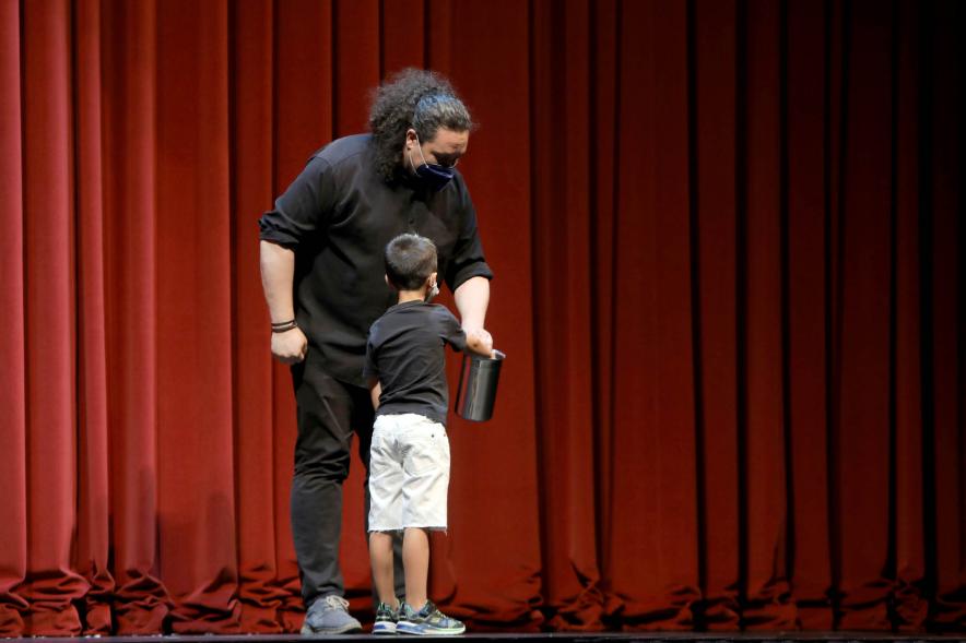 Gala de Magia a Favor del Pueblo Saharaui - Imagen de un momento de la actuación del mago Miguel Gea.