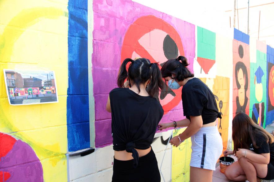 Taller de Graffiti  - Imagen de jóvenes pintando.