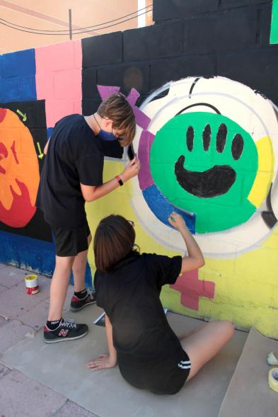Taller de Graffiti  - Imagen de jóvenes pintando.