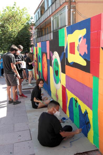 Taller de Graffiti  - Imagen de jóvenes pintando.