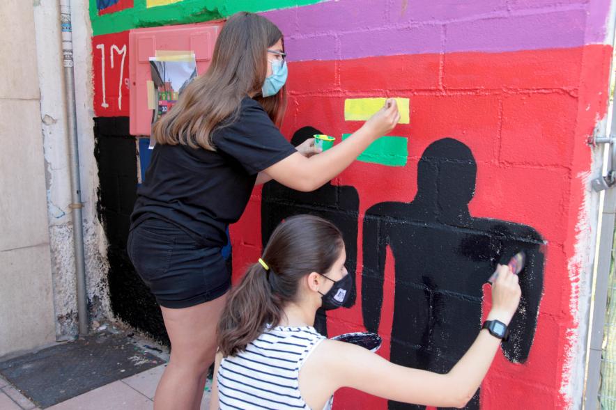  Taller de Graffiti  - Imagen de jóvenes pintando.