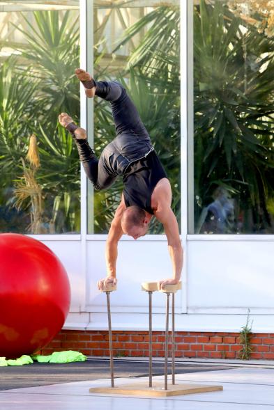 Imagina en los Parques - Imagen de la actuación de un equilibrista.