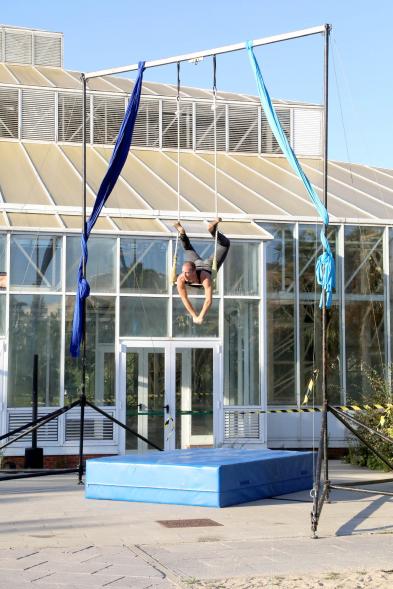 Imagina en los Parques - Imagen de la actuación de un equilibrista.