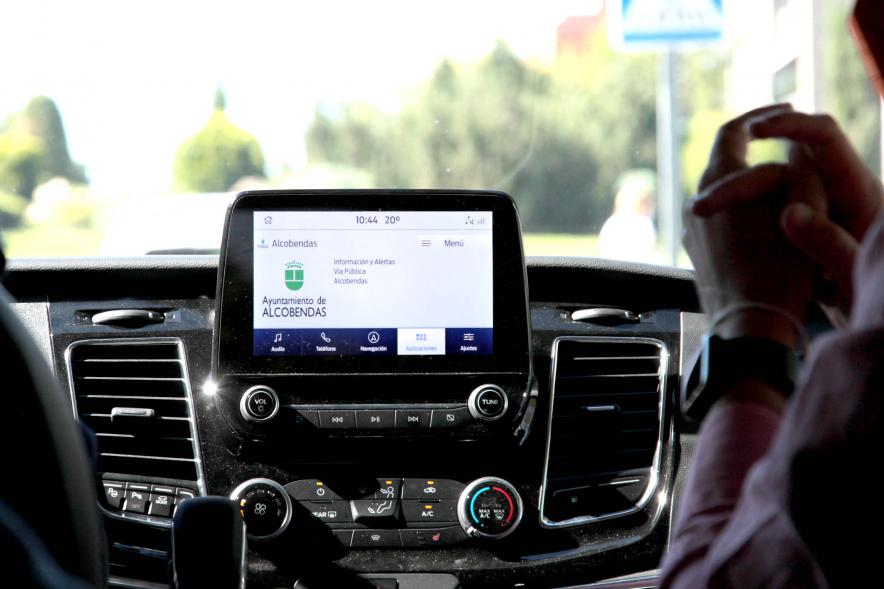 Presentación Programa Piloto Notificaciones Push en Vehículos Ford - Imagen de la pantalla en el interior del coche donde recibimos la información.