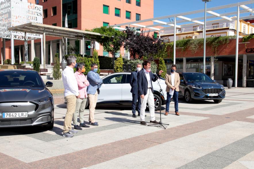 Presentación Programa Piloto Notificaciones Push en Vehículos Ford - Imagen de uno de los directivos presentes en el acto, en un momento de su discurso.