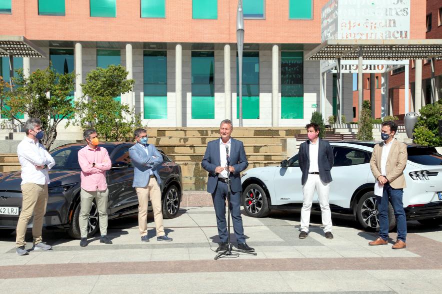  Presentación Programa Piloto Notificaciones Push en Vehículos Ford - Imagen de uno de los directivos presentes en el acto, en un momento de su discurso.