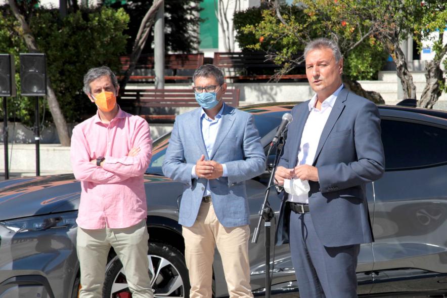 Presentación Programa Piloto Notificaciones Push en Vehículos Ford - Imagen de uno de los directivos presentes en el acto, en un momento de su discurso. 