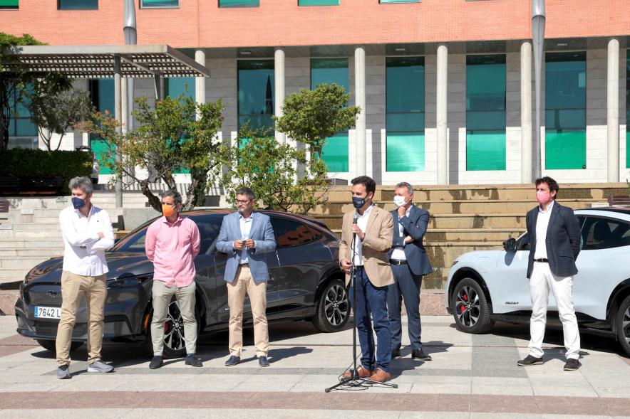 Presentación Programa Piloto Notificaciones Push en Vehículos Ford - Imagen del concejal Roberto Fraile, en un momento de su discurso. - 