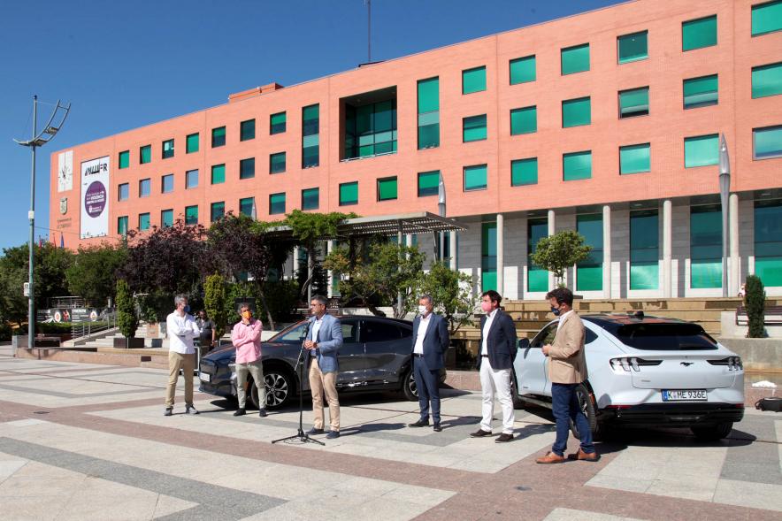 Presentación Programa Piloto Notificaciones Push en Vehículos Ford - Imagen del alcalde Rafael Sánchez Acera, en un momento de su discurso.